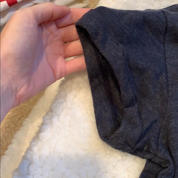 A&F rose graphic crop top - Picture 4 of 6